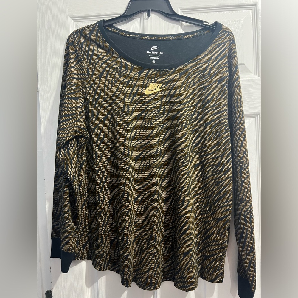 Women’s Plus Size Nike Long Sleeve Tee
